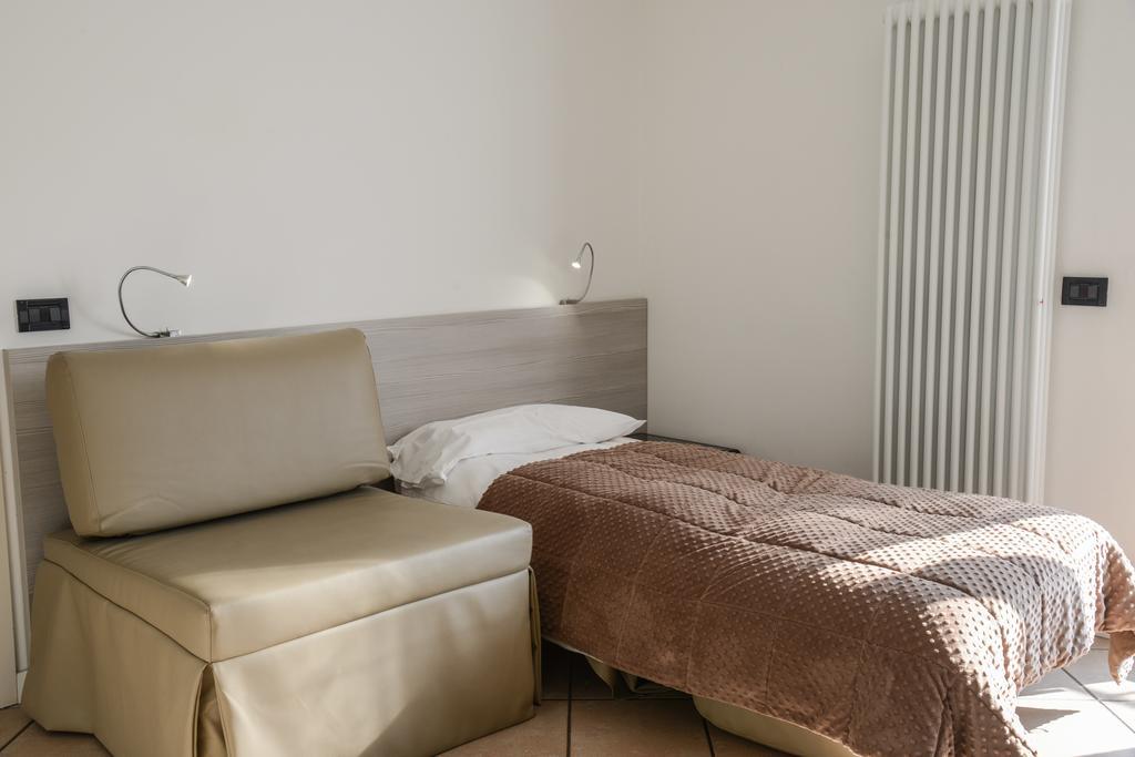 Residence Franca B&B Arco Δωμάτιο φωτογραφία